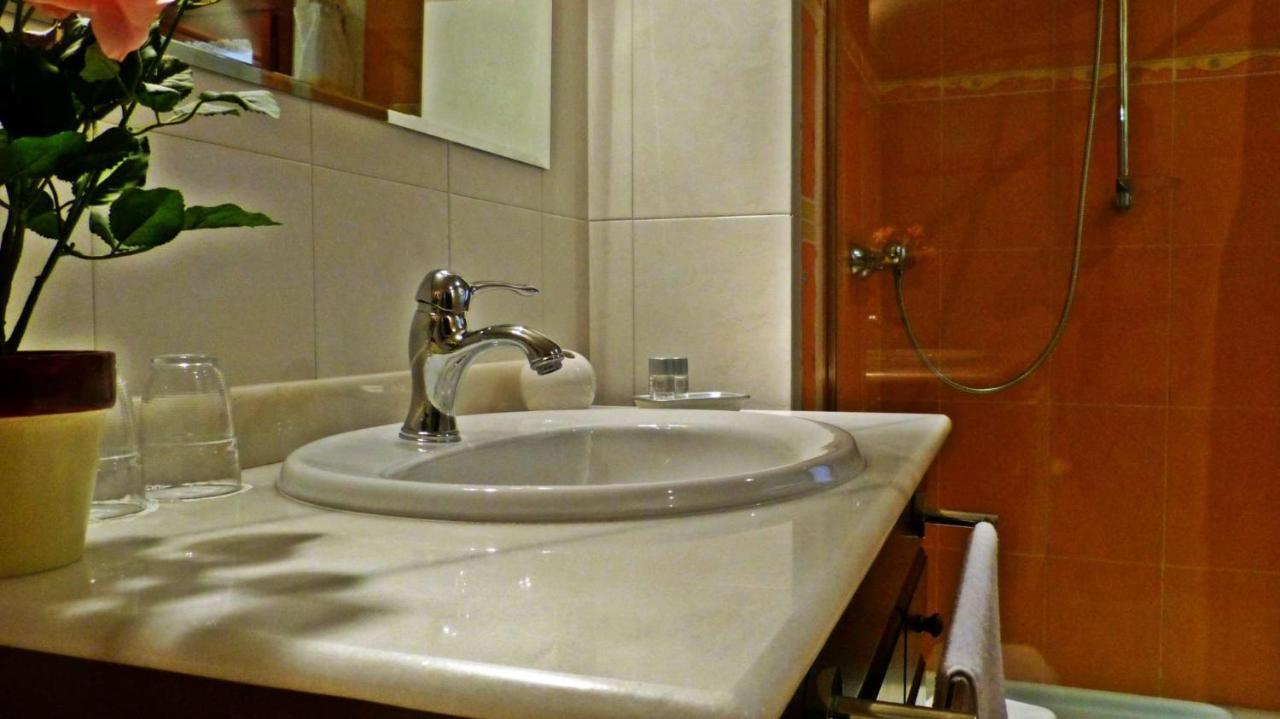 Cal Crispi Guest House ปราเดส ภายนอก รูปภาพ
